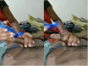 Today Exclusive- Desi Bhabhi Give Handjob
