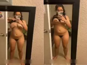 Today Exclusive- Cute Nri Girl Record Her Selfie