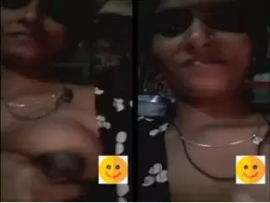 Today Exclusive- Bhabhi Showing Her Boob On video call
