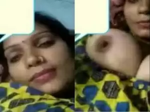 Today Exclusive- Sexy Priya Bhabhi Showing Her Boobs