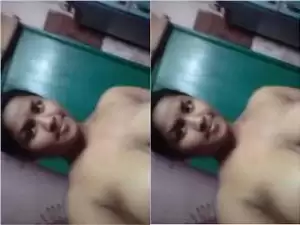 Today Exclusive-Desi Village Girl Showing Her Boobs