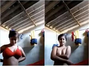 Today Exclusive- Desi Shy Girl Showing Her Boobs on Video Call