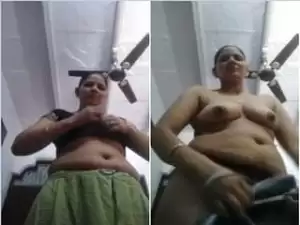 Today Exclusive- Desi  Bhabhi Strip her Saree and Showing Boobs and Pussy