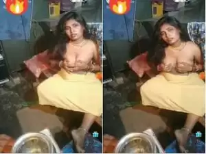 sexy boudi showing boobs