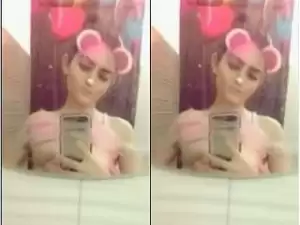 Today Exclusive- Pakistani Girl Minahil malik Showing Boobs