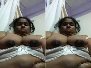 Today Exclusive-Horny NRI Bhabhi Play With Her Boobs