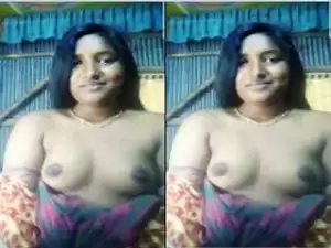 Today Exclusive- Sexy Desi Girl Showing Her Boobs On Video Call