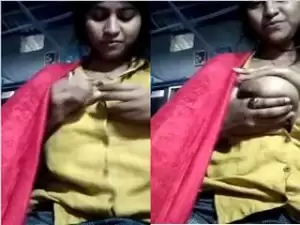 Today Exclusive- Cute Desi Girl Showing her Big Boobs