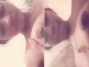Today Exclusive- Cute Desi Girl Sucking Boobs