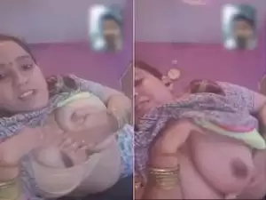Today Exclusive- Sexy Bhabhi Showing Her Big Boobs on Video Call