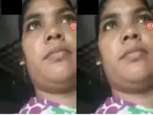 Today Exclusive-  Horny Village Bhabhi Showing Her Pussy On Video Call