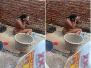 Exclusive- Sexy Mallu Bhabhi Outdoor BAthing
