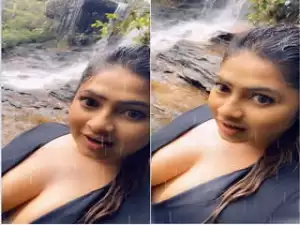 Exclusive- Hot Look Desi Girl Expose Her Boob