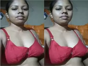 Today Exclusive- Horny Bhabhi Showing Her Boobs on Video Call Part 1