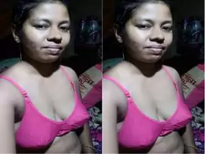 Today Exclusive- Horny Bhabhi Showing Her Boobs on Video Call Part 3