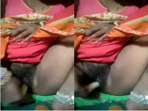 Today Exclusive- Bhabhi Masturbating With Muli