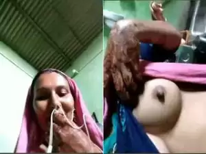 Today Exclusive- Sexy Bhabhi Showing Her Boobs and Pussy