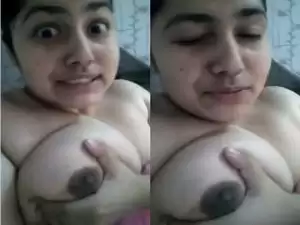 Today Exclusive- Sexy Desi Girl Showing Her Big Boobs