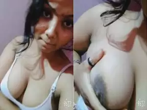 Today Exclusive- Sexy Desi Girl Showing Her Big Boobs