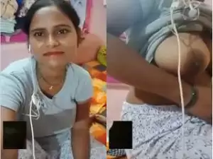 Today Exclusive- Horny Desi Bhabhi SHowing Her Boobs and Pussy On Video call part 1