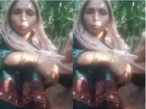 Today Exclusive- Paki Couple Out Door Romance and Fucked Part 1