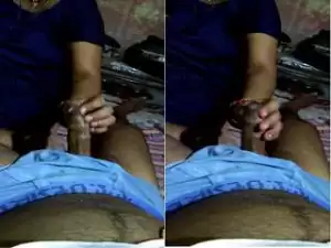 Today Exclusive- Bhabhi Give Handjob To Hubby