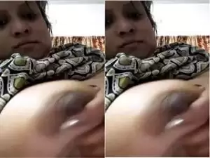 Today Exclusive- Bhabhi Play With Her Big Boob