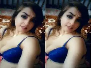 Today Exclusive- Horny Girl Showing Her Pussy