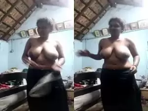 Today Exclusive- Desi Tamil Girl Showing Her Big Boobs