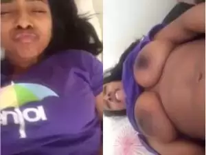 Today Exclusive- Cute Girl Showing Her Boobs and Pussy