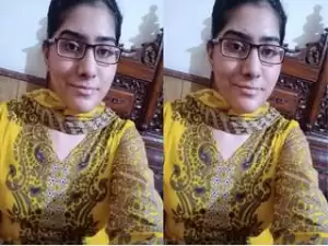 Today Exclusive- Cute Paki Girl Strip Her Cloths and Showing Her Boobs and Pussy