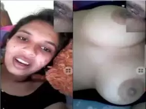 Today Exclusive-Cute Lankan Girl Showing Her Boobs and Pussy