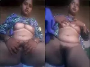 Today Exclusive- Desi Village  Girl Showing Her Boobs and Pussy