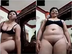 Today Exclusive-Sexy Nepali Girl Showing Pussy On Video call