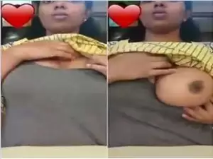 Today Exclusive- Desi Girl Showing Her Boobs