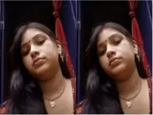 Today Exclusive-Sexy Boudi Showing Her Boobs and Blowjob Part 1