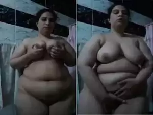 Today Exclusive-Bhabhi Showing Her Big Boobs and Pussy