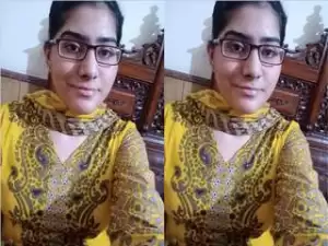 Today Exclusive- Sexy Paki Girl Showing Her Boobs and Pussy