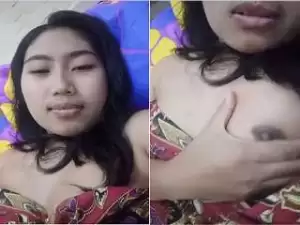 Today Exclusive- Cute Girl Showing Her Boobs and Pussy