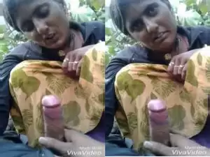 Today Exclusive- Desi Bhabhi OutDoor Blowjob