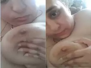 Today Exclusive- Desi Bhabhi Play With Her Big Boobs