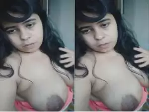 Today Exclusive- Sexy Desi Girl Showing her Big Boobs