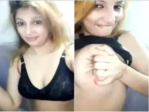 Today Exclusive- Horny Desi Girl Showing Her boobs and Pussy