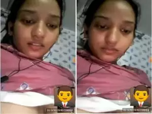 Exclusive- Cute Desi Girl Fingering Her Wet Pussy