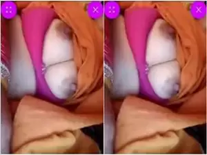 Today Exclusive- Horny Bahbhi Showing Her Boobs Part 2