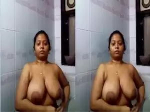 Today Exclusive- Horny Bhabhi Showing Her Big Boobs