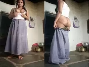 Today Exclusive- Cute look Desi Girl Showing Her Boobs and Pussy