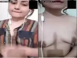 Today Exclusive- Paki Girl Showing her Boobs