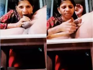 Today Exclusive- Desi Randi Blowjob Part 2
