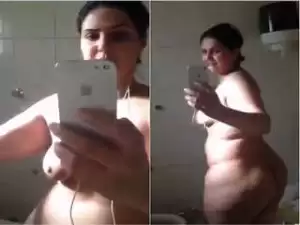 Today Exclusive-Bhabhi Record Nude Selfie